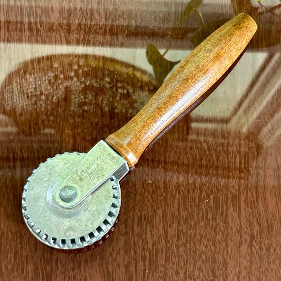 Vintage Krimpkut Sealer Krimp Kut Pastry and Pie Sealer Made in USA - Picture 2 of 6